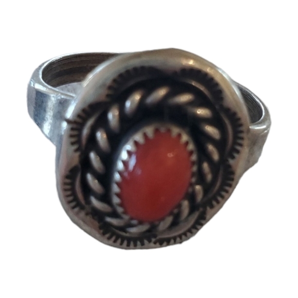 Vintage Coral Silver Ring - Picture 7 of 13